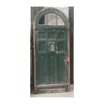 Puerta de madera con 1 hoja con banderola medio punto (marco avería) con pequeña ventana mirilla con rejita